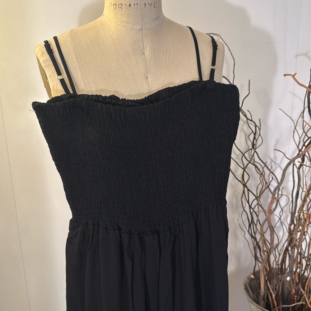 Black sleeveless pants jumpsuit with pockets and adjustable straps - Picture 2 of 5
